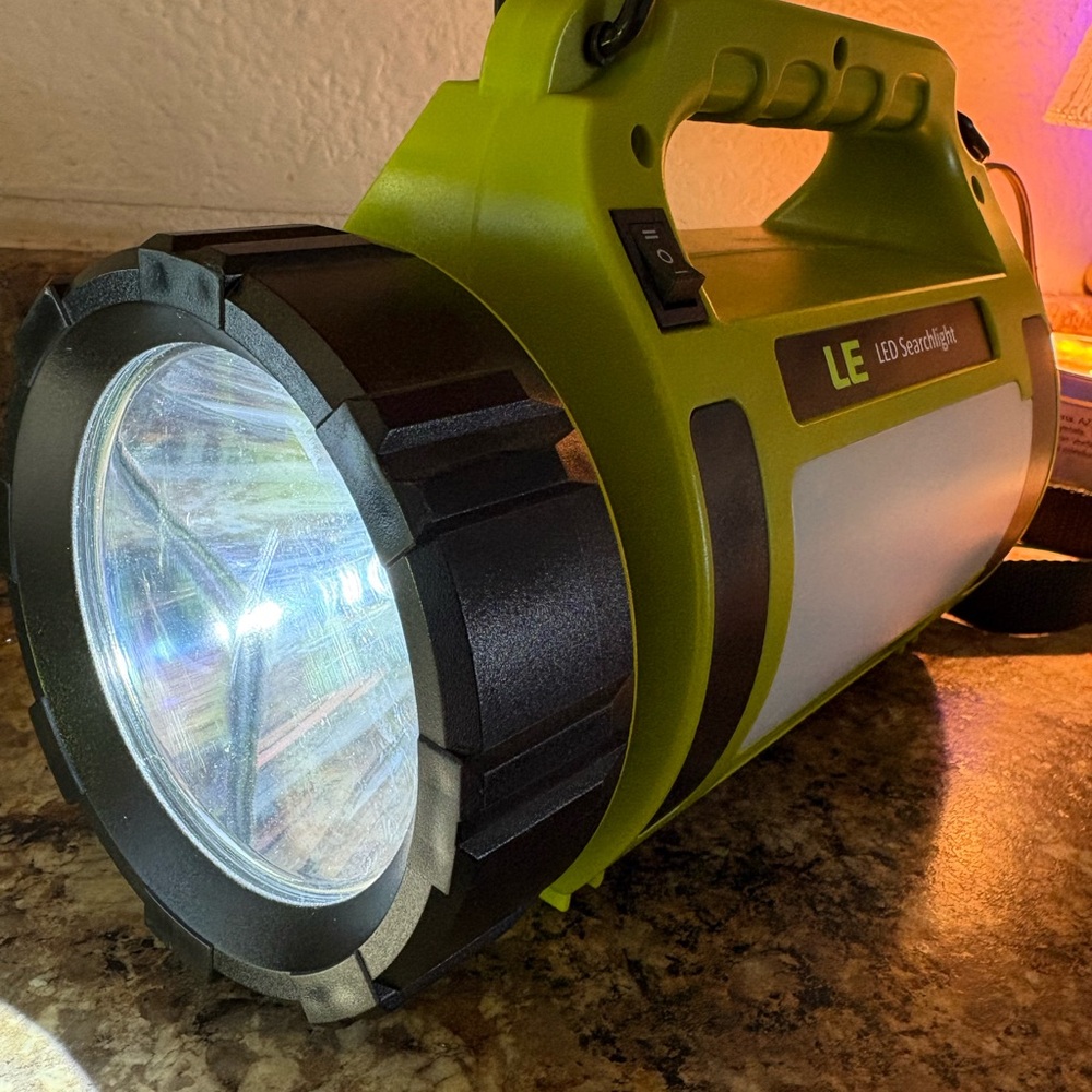 LED Search-light Flashlight Set - Picture 6 of 8